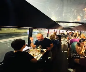 Bustronomy Dubai: Guided Bus Tour + Dinner